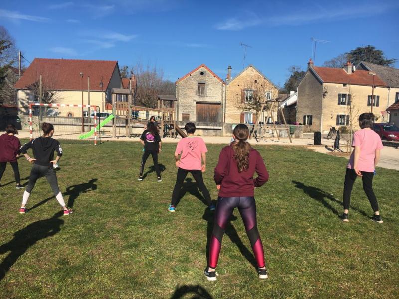 danse sur le terrain de foot
